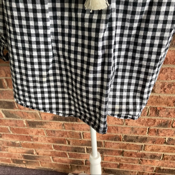✨5/$15 { CAUTION TO THE WIND } Black & White Checkered Off the Shoulder Top - Picture 5 of 7